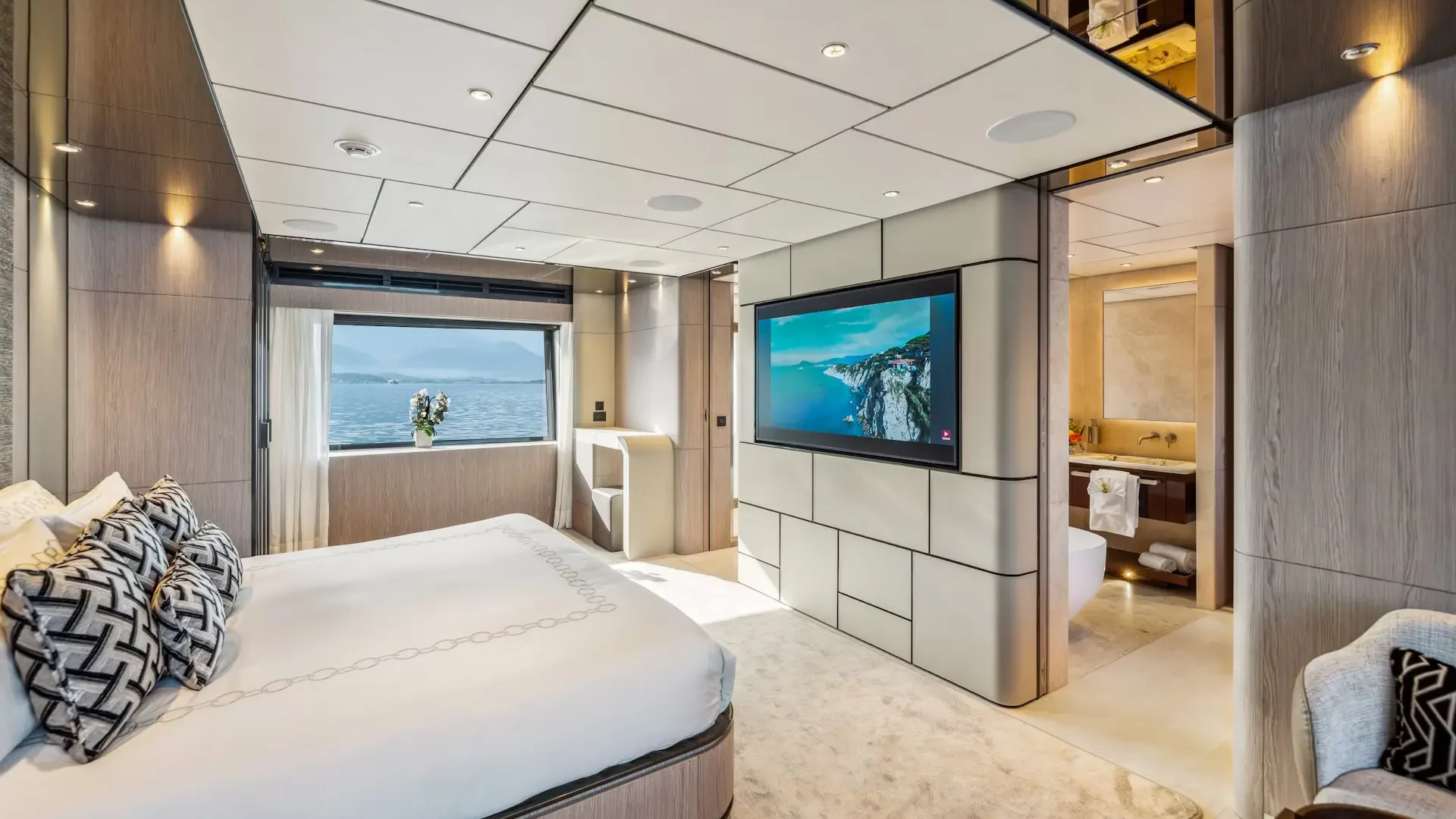 Luxury Yacht Fifi - master-1