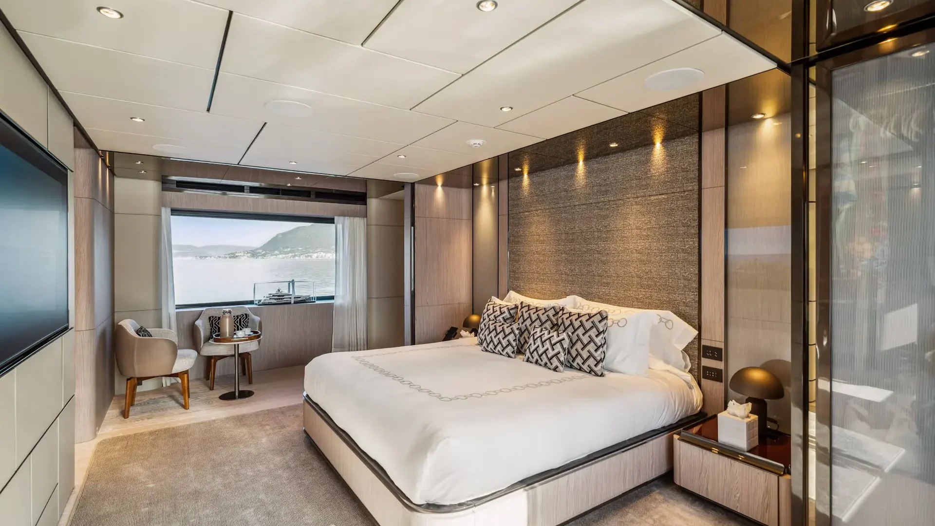 Luxury Yacht Fifi - master-2